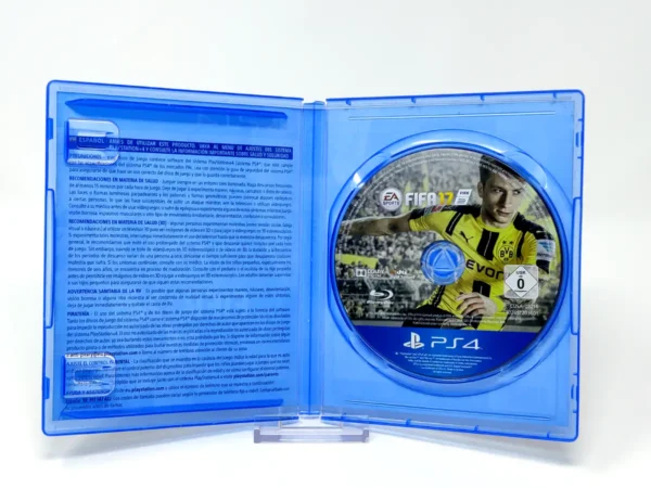 Interior del juego FIFA 17 (Edición Deluxe) (ESP) para PlayStation 4 con disco y manual