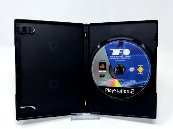 Interior del juego Esto Es Fútbol 2003 (ESP) (v1) (Rebajado) para PlayStation 2 con disco y manual