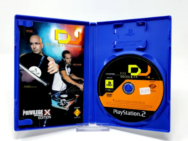 Interior del juego DJ: Decks & FX: Live Session (POR) para PlayStation 2 con disco y manual