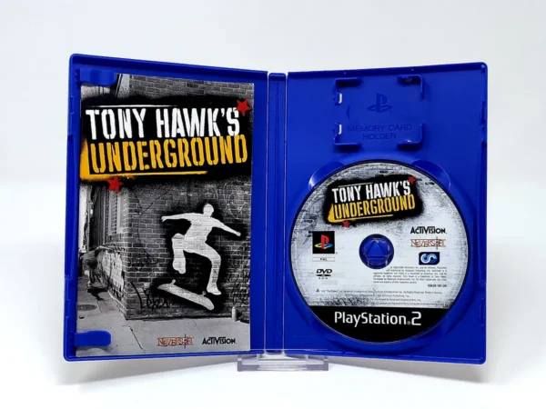 Interior del juego Tony Hawk's Underground (HOL) para PlayStation 2 con disco y manual
