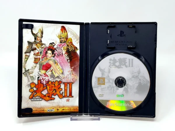 Interior del juego Kessen II (JAP) para PlayStation 2 con disco y manual