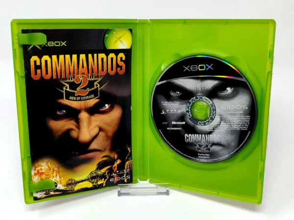 Interior del juego Commandos 2: Men of Courage (ESP) para XBOX con disco y manual