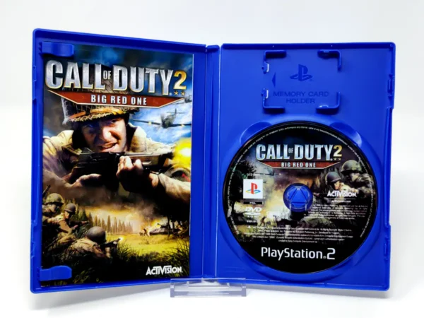 Interior del juego Call of Duty 2: Big Red One (ESP) para PlayStation 2 con disco y manual