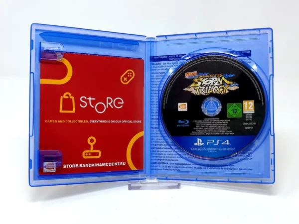 Interior del juego Naruto Ultimate Ninja Storm Trilogy (ESP) para PlayStation 4 con disco y manual