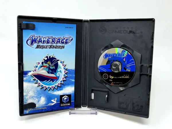 Interior del juego Wave Race: Blue Storm (ESP) para Nintendo GameCube con disco y manual