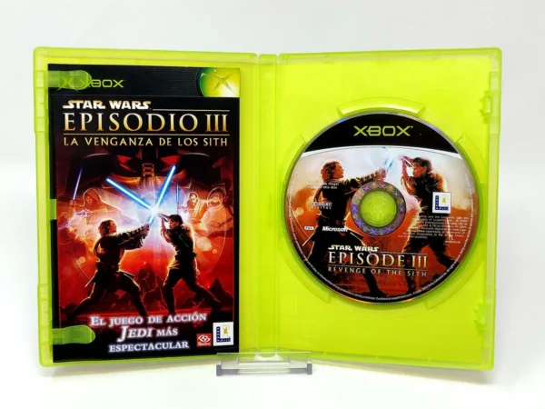 Interior del juego Star Wars: Episodio III: La Venganza de los Sith (ESP) para XBOX con disco y manual