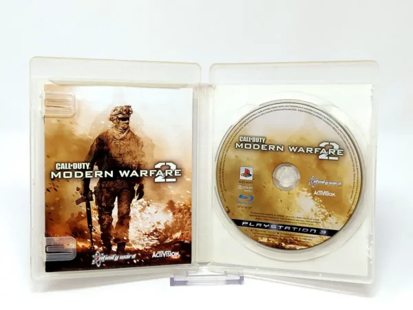 Interior del juego Call of Duty: Modern Warfare 2 (ESP) para PlayStation 3 con disco y manual
