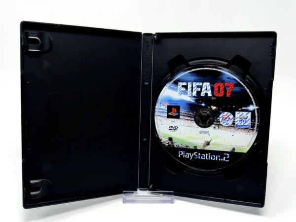 Interior del juego FIFA 07 (ESP) (v2) (Rebajado) para PlayStation 2 con disco y manual