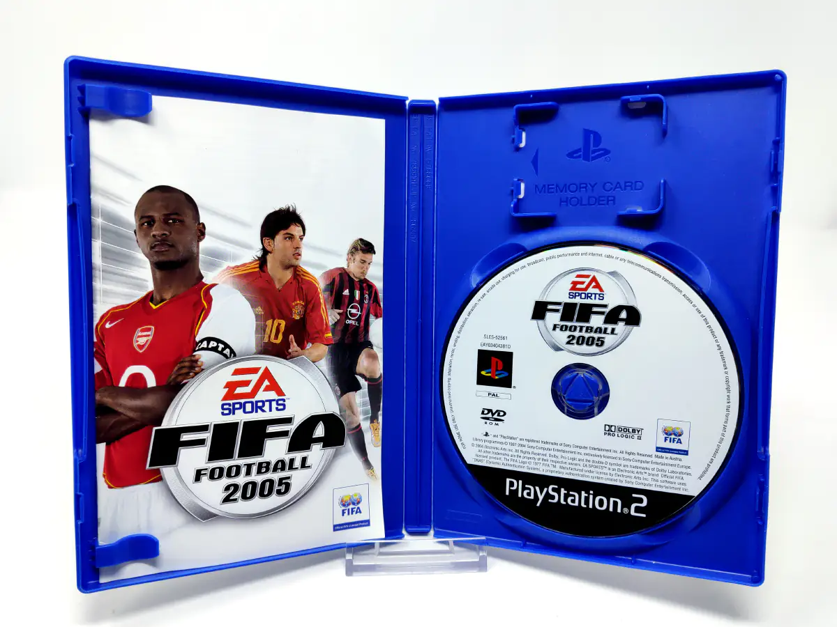 Interior del juego FIFA Football 2005 (ESP) para PlayStation 2 con disco y manual
