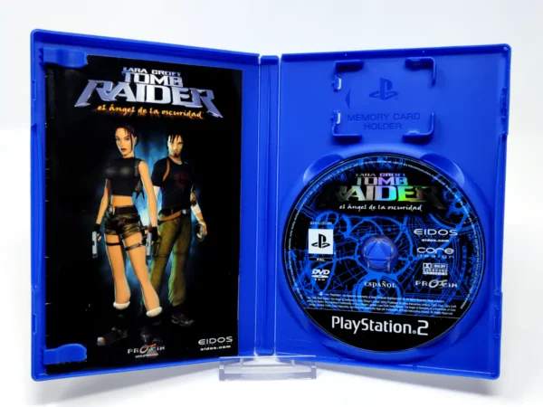 Interior del juego Lara Croft Tomb Raider: El Ángel de la Oscuridad (ESP) para PlayStation 2 con disco y manual