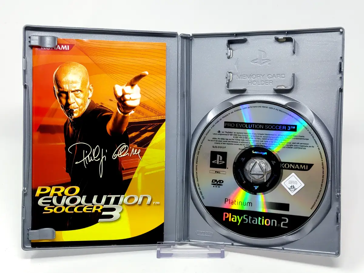 Interior del juego Pro Evolution Soccer 3 (ESP) (Platinum) para PlayStation 2 con disco y manual