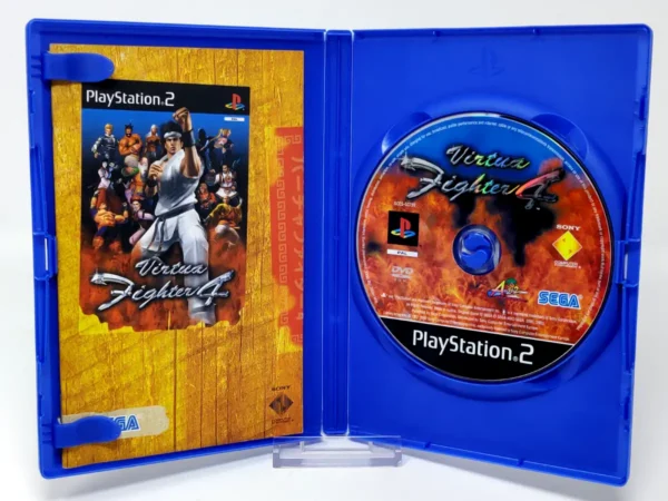 Interior del juego Virtua Fighter 4 (ESP) para PlayStation 2 con disco y manual
