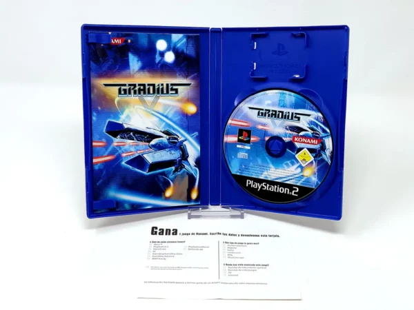 Interior del juego Gradius V (ESP) para PlayStation 2 con disco y manual