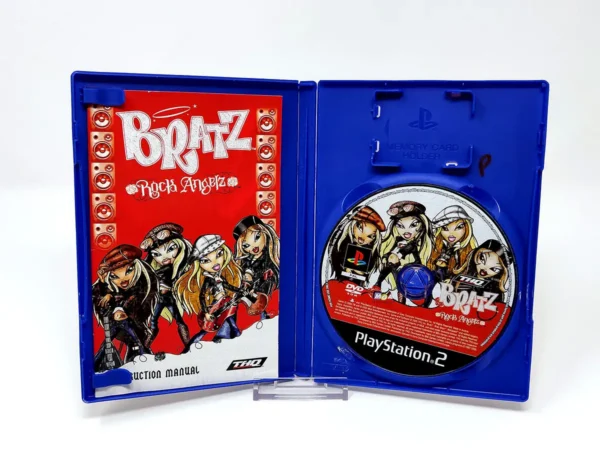 Interior del juego Bratz: Rock Angelz (UK) para PlayStation 2 con disco y manual