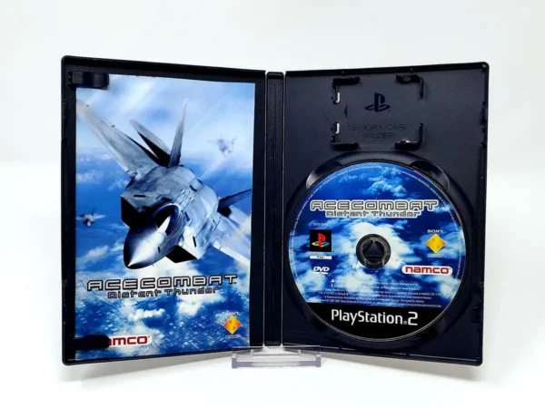 Interior del juego Ace Combat: Distant Thunder (FRA) para PlayStation 2 con disco y manual