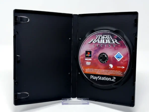 Interior del juego Lara Croft Tomb Raider: Legend (UK) (Rebajado) para PlayStation 2 con disco y manual