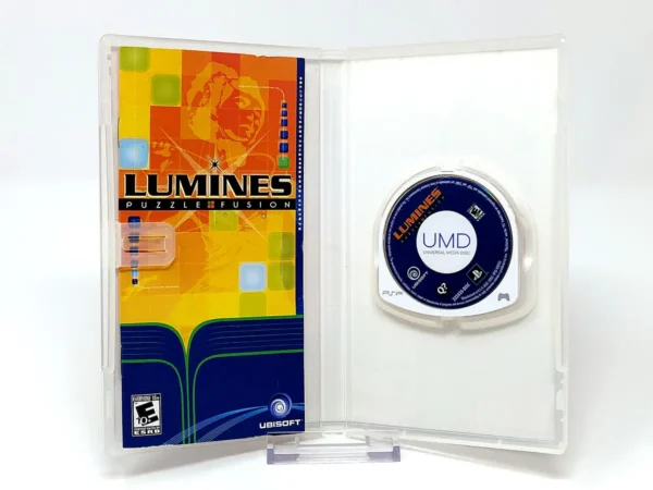 Interior del juego Lumines: Puzzle Fusion (USA) para PSP con disco y manual