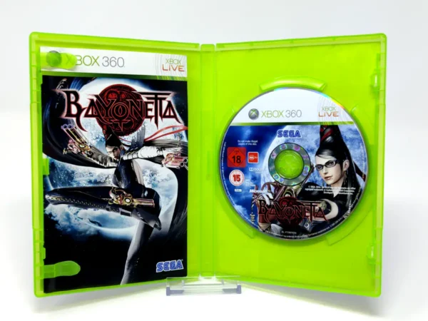 Interior del juego Bayonetta (ESP) para XBOX 360 con disco y manual