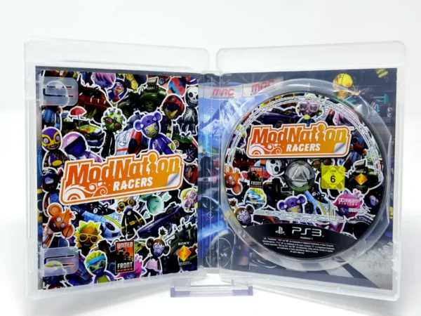 Interior del juego ModNation Racers (ESP) para PlayStation 3 con disco y manual