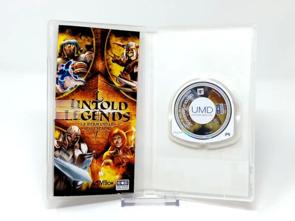 Interior del juego Untold Legends: La Hermandad de la Espada (ESP) para PSP con disco y manual