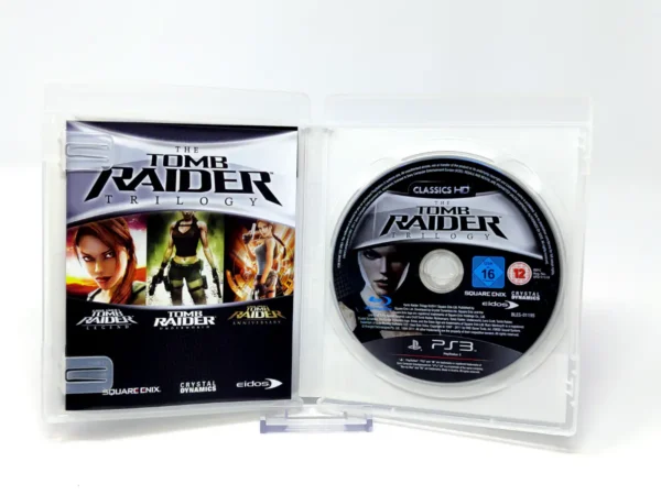 Interior del juego The Tomb Raider Trilogy (ESP) (Classics HD) para PlayStation 3 con disco y manual