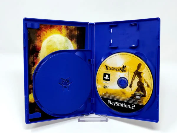 Lateral de la caja de Devil May Cry 2 (UK) para PlayStation 2