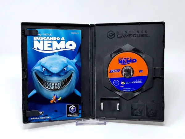 Interior del juego Buscando a Nemo (ESP) para Nintendo GameCube con disco y manual