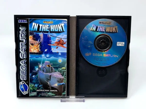 Interior del juego In the Hunt (ESP) para Sega Saturn con disco y manual
