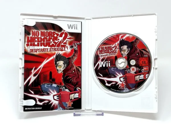 Interior del juego No More Heroes 2: Desperate Struggle (UK) para Nintendo Wii con disco y manual