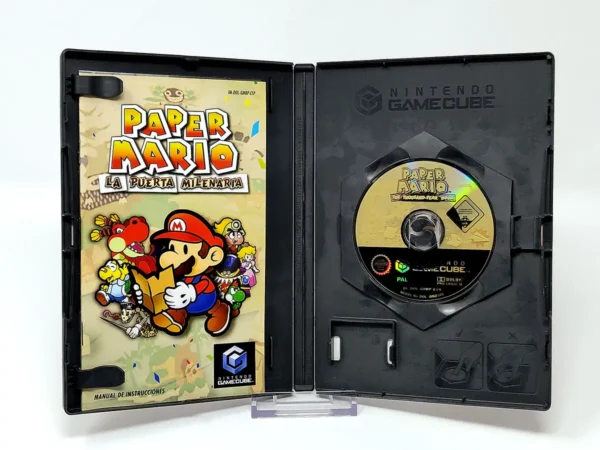 Interior del juego Paper Mario: La Puerta Milenaria (ESP) para Nintendo GameCube con disco y manual