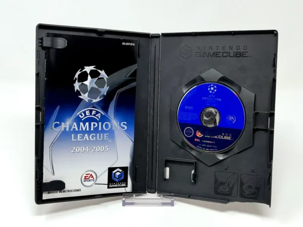 Interior del juego UEFA Champions League 2004-2005 (ESP) (Rebajado) para Nintendo GameCube con disco y manual