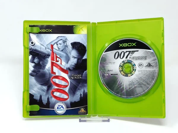 Interior del juego James Bond 007: Todo o Nada (ESP) para XBOX con disco y manual