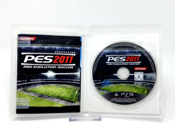 Interior del juego PES 2011: Pro Evolution Soccer (ESP) para PlayStation 3 con disco y manual