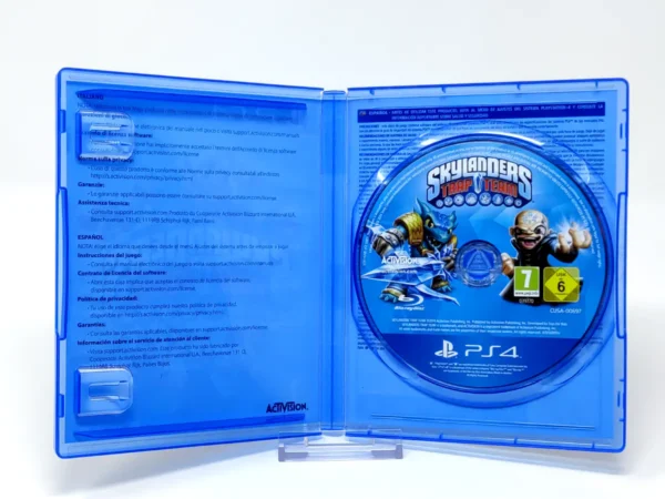 Interior del juego Skylanders: Trap Team (ESP) para PlayStation 4 con disco y manual