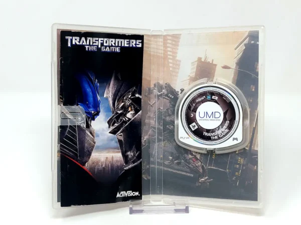Interior del juego Transformers: The Game (ESP) para PSP con disco y manual