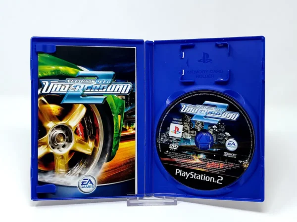 Interior del juego Need for Speed: Underground 2 (FRA) para PlayStation 2 con disco y manual