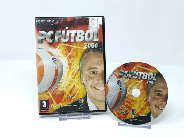 Interior del juego PCFútbol 2006 (ESP) para PC con disco y manual