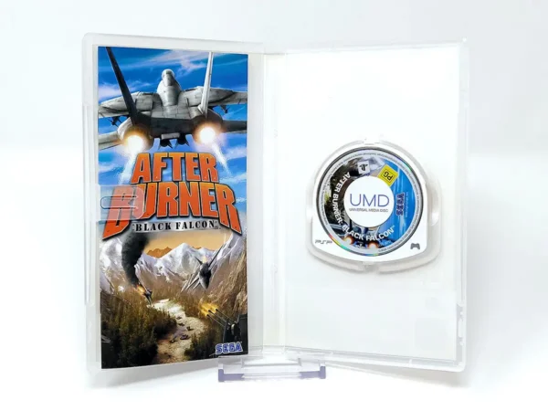 Interior del juego After Burner: Black Falcon para PSP con disco y manual
