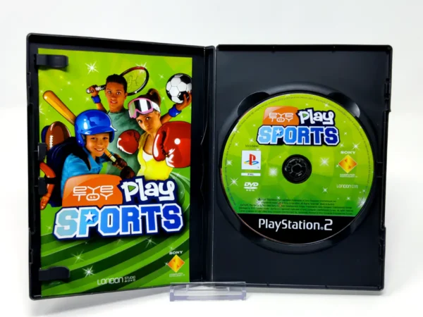 Interior del juego EyeToy: Play Sports (ITA) para PlayStation 2 con disco y manual