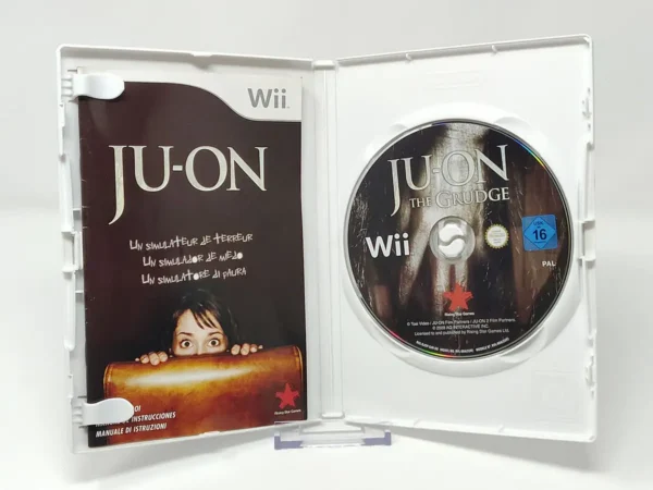 Interior del juego JU-ON: La Maldición (ESP) para Nintendo Wii con disco y manual