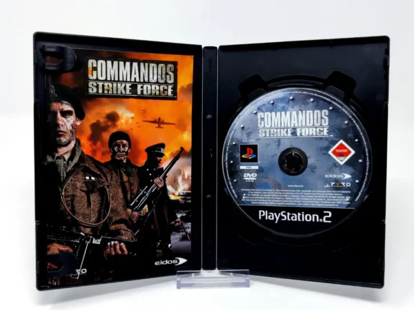 Interior del juego Commandos: Strike Force (UK) para PlayStation 2 con disco y manual