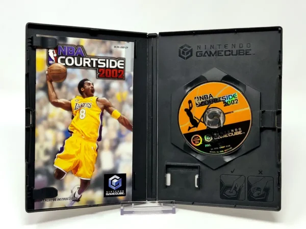 Interior del juego NBA Courtside 2002 (ESP) para Nintendo GameCube con disco y manual