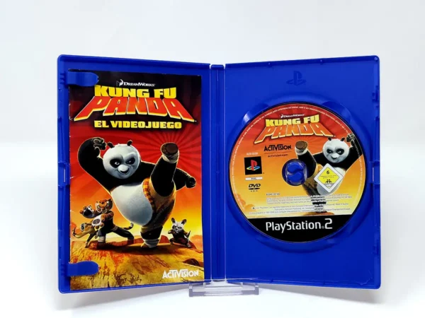 Interior del juego Kung Fu Panda (UK) para PlayStation 2 con disco y manual