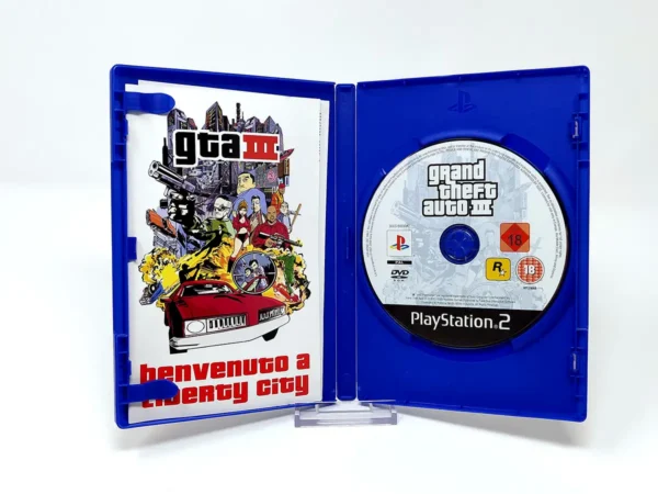 Interior del juego Grand Theft Auto III (ITA) para PlayStation 2 con disco y manual