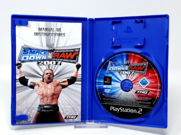 Interior del juego WWE SmackDown vs. Raw 2007 (ESP) para PlayStation 2 con disco y manual