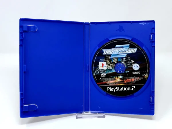Interior del juego Need for Speed: Underground 2 (FRA) (Rebajado) para PlayStation 2 con disco y manual