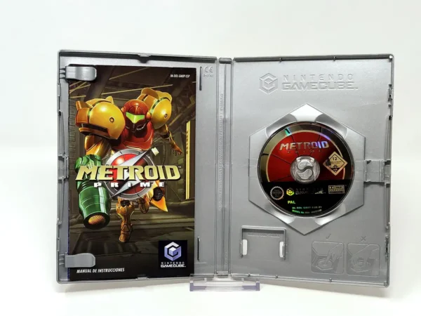 Interior del juego Metroid Prime (ESP) (Player's Choice) para Nintendo GameCube con disco y manual