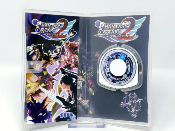 Interior del juego Phantasy Star Portable 2 (ESP) para PSP con disco y manual