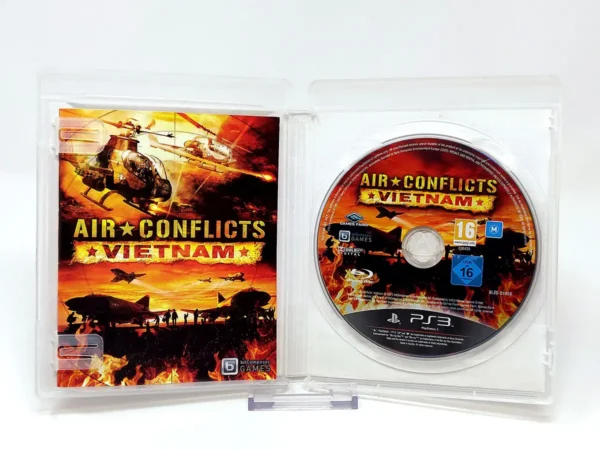 Interior del juego Air Conflicts: Vietnam (ESP) para PlayStation 3 con disco y manual