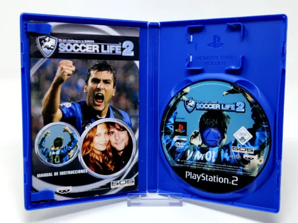 Interior del juego Soccer Life 2 (ESP) para PlayStation 2 con disco y manual